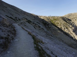 Starting hiking at the ridge